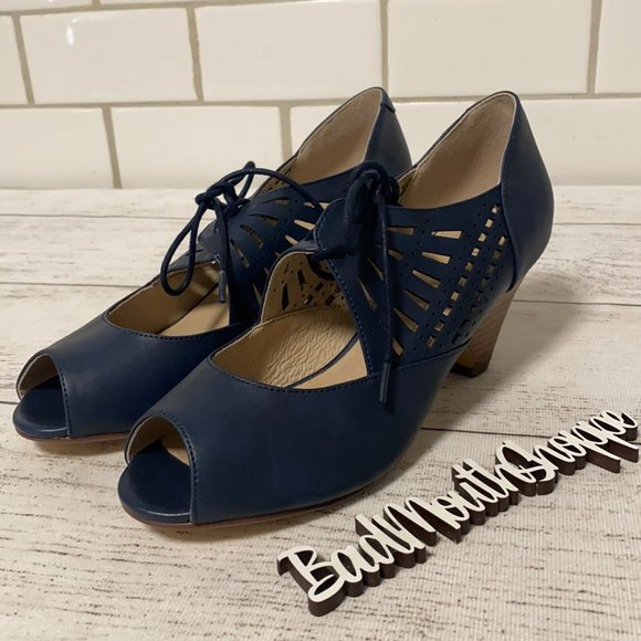 chelsea crew Shoes - *Chelsea Crew Modcloth Peep Toe Kitten Heels Style Javitz in Navy Size 37